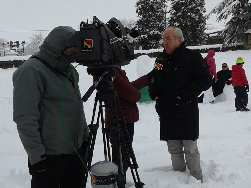 Informando en directo Aragón TV sobre nevada Febrero