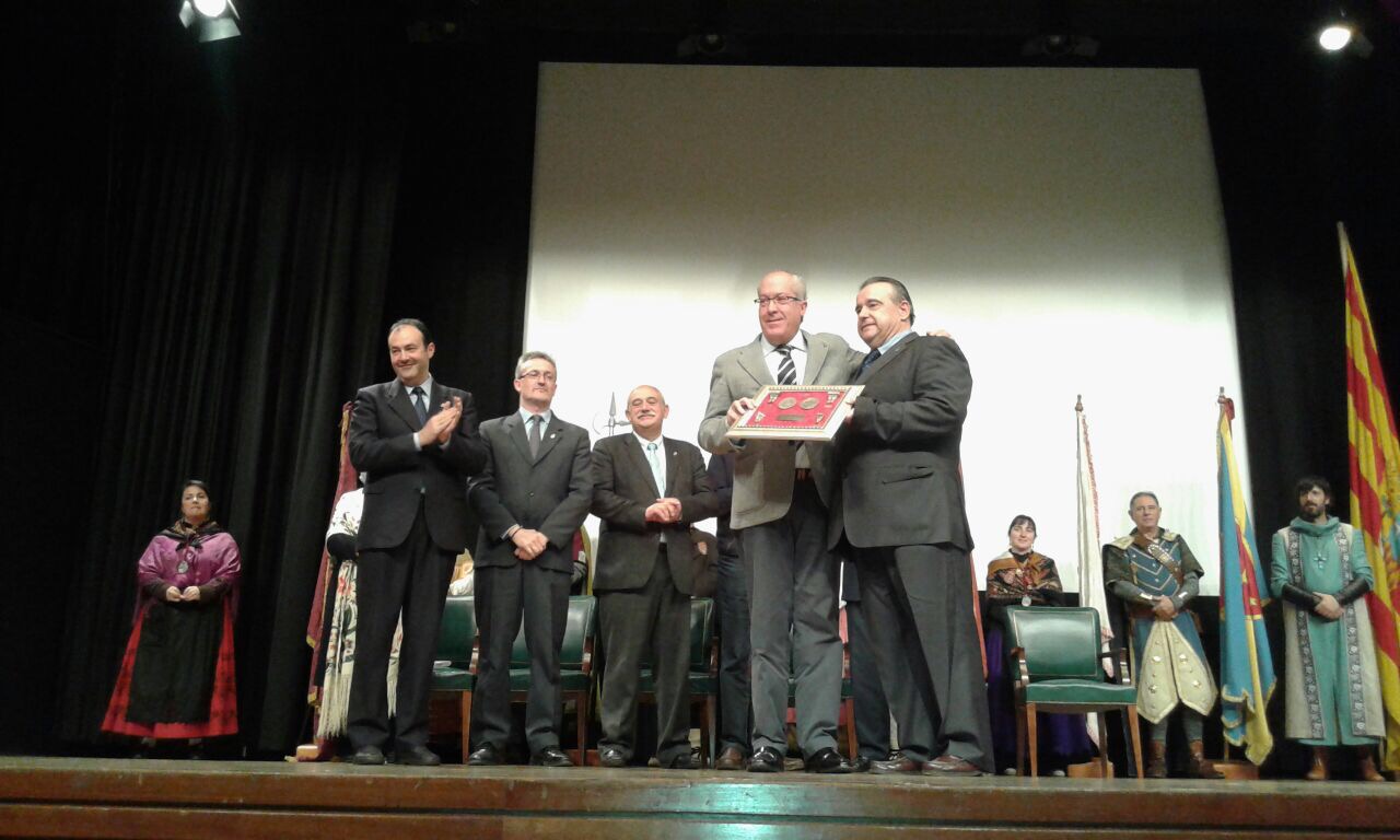 El Alcalde recibe el Homenaje al Ayuntamiento del Primer Viernes de Mayo